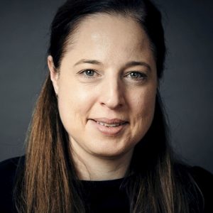 Claudia Köhler-Dams, Corporate Vice President, bei VOK DAMS, lächelnd